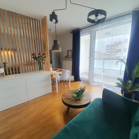 Apartament Przy Metro Варшава Екстер'єр фото